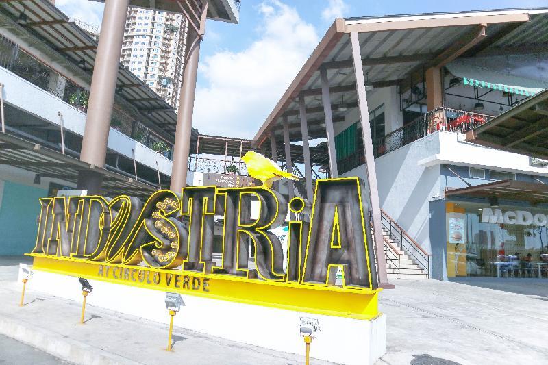 The Cirque Serviced Residences Quezon City Exterior foto