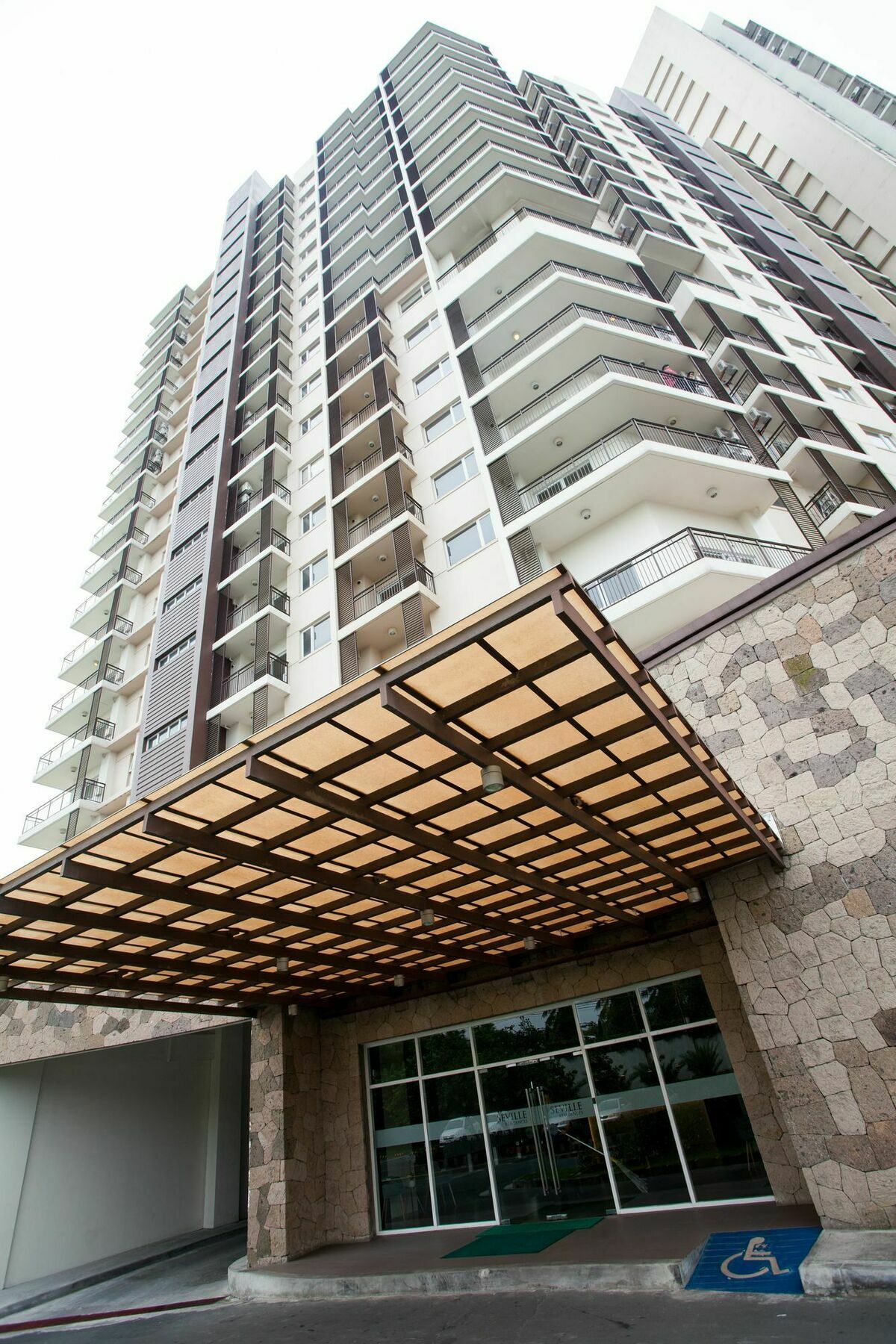 The Cirque Serviced Residences Quezon City Exterior foto
