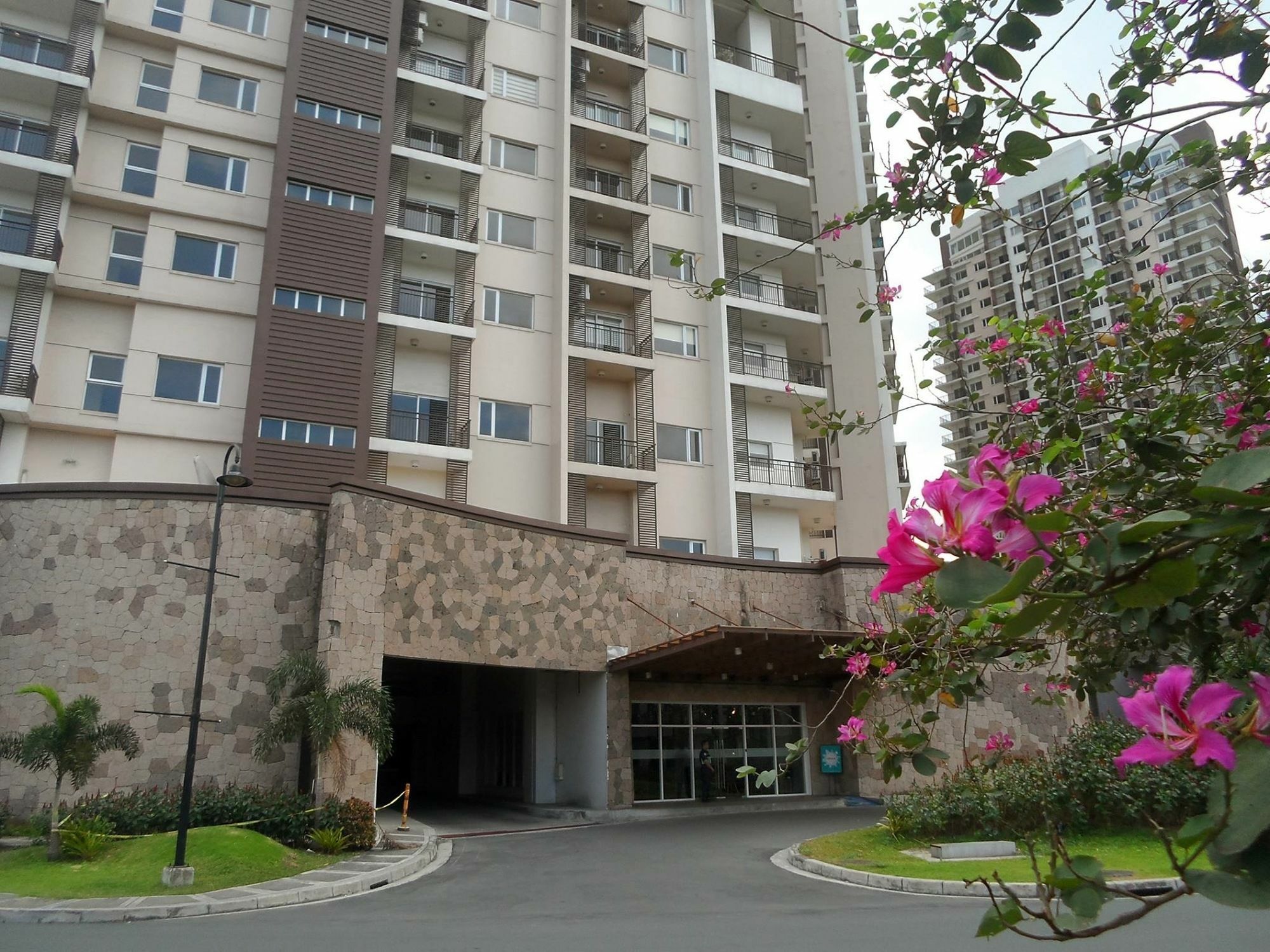 The Cirque Serviced Residences Quezon City Exterior foto